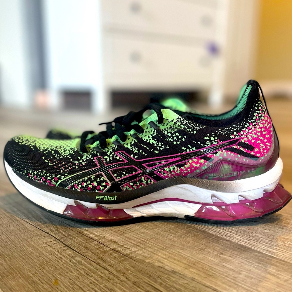 Women’s ASIC Kinsei Blast, size 10.5. Worn twice: once in the gym,once outside.